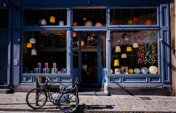 Shop moving van and team